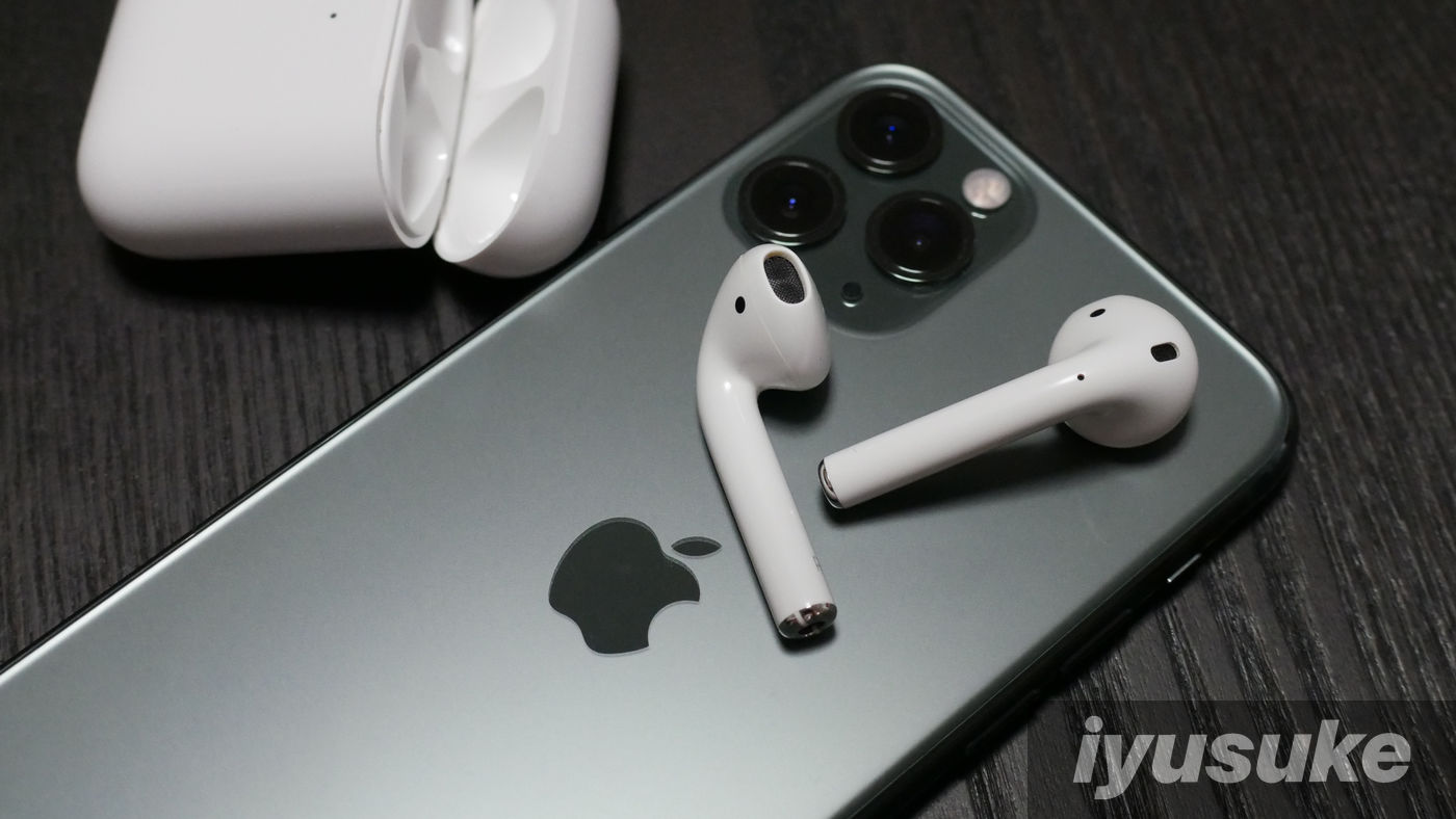 iPhone 11 ProとAirPods with Wireless Charging Case