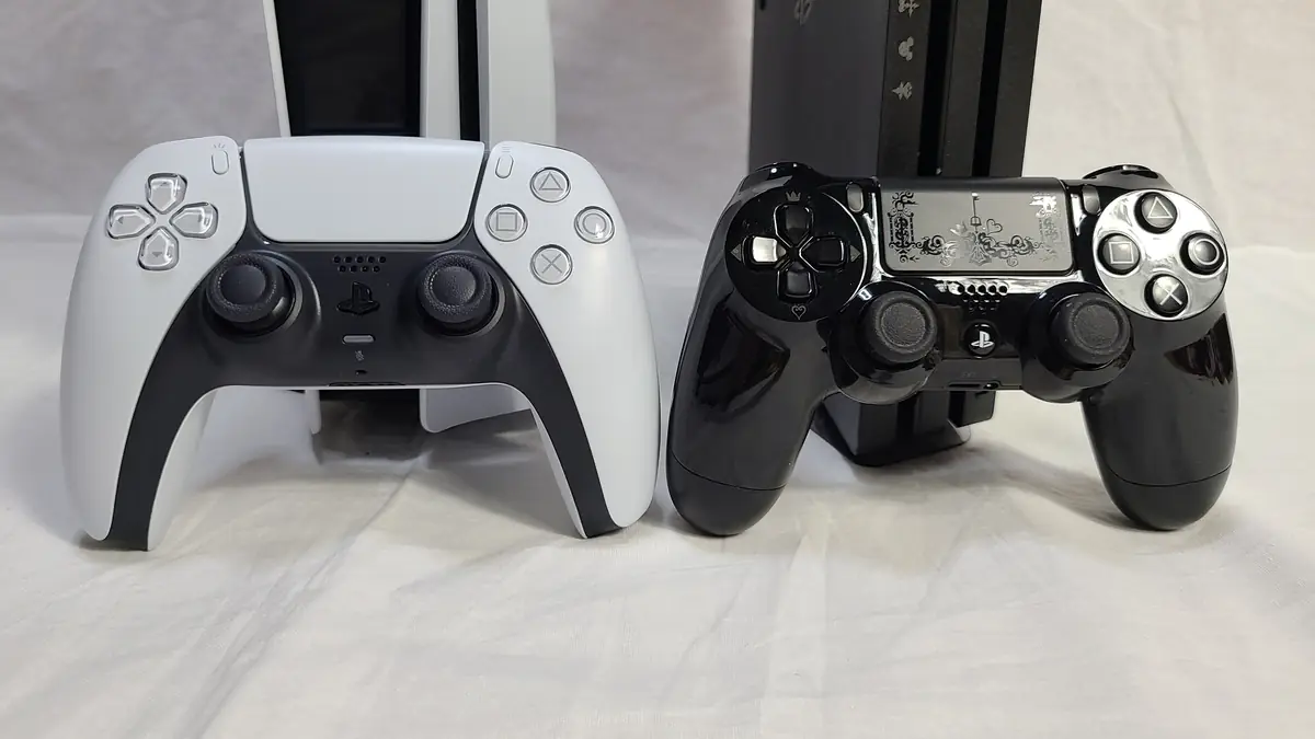 PS5とPS4 Proの比較 純正コントローラーの違い