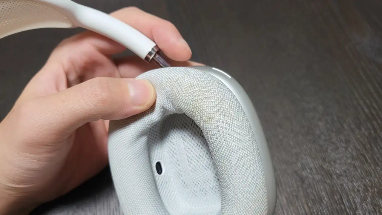 AirPods Maxのイヤークッション 汚れ