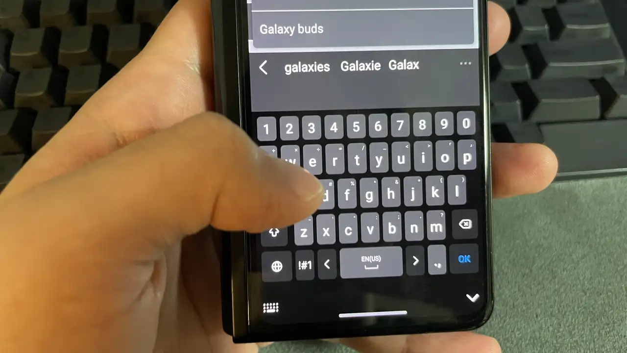 Galaxy Z Fold3 5G QWERTY カバーディスプレイ