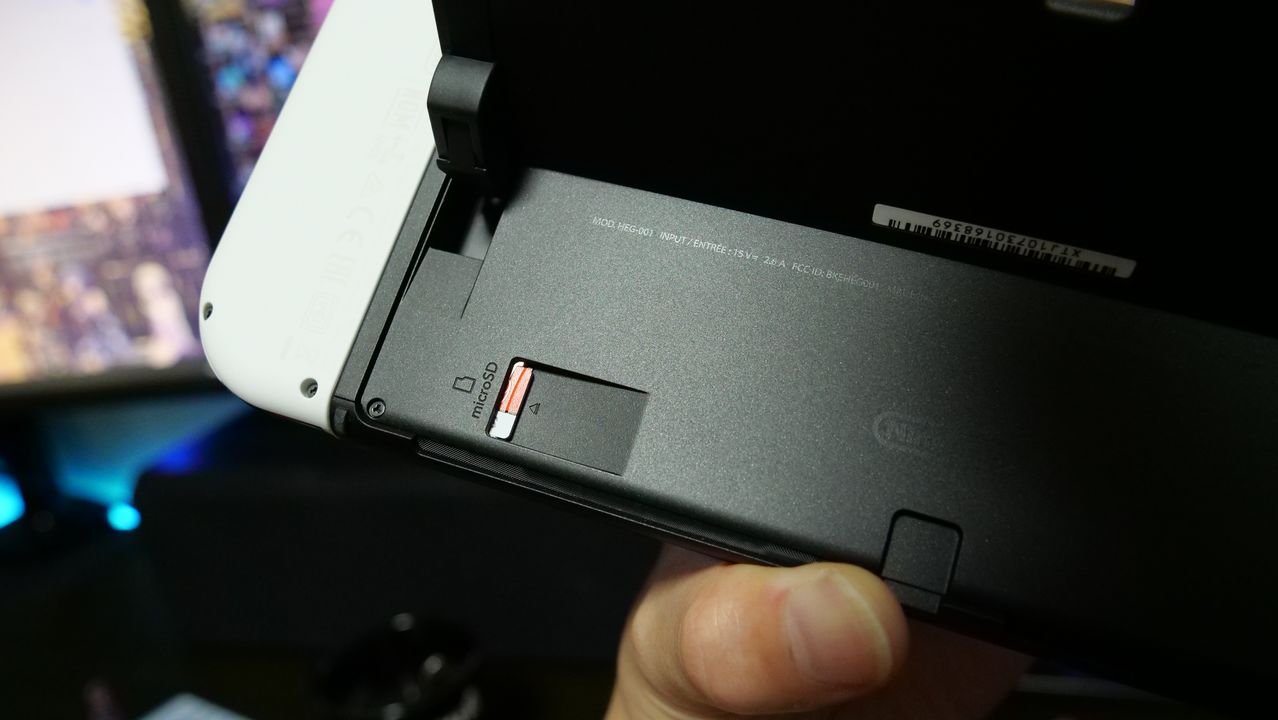 任天堂スイッチ(有機ELモデル) microSDカードスロット