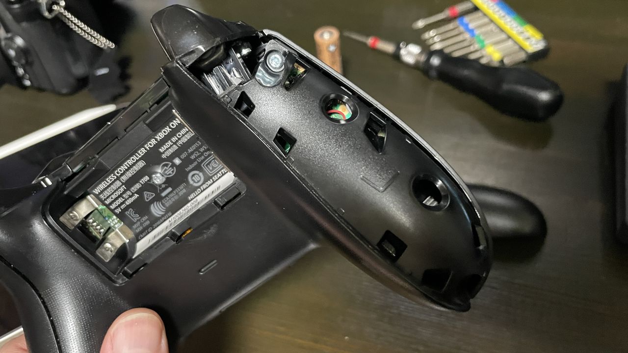 Xbox Wireless Controllerの Lb Rbボタン が効かない ちょこっと分解して掃除したら治るかも Iyusuke Yusukemiyamotoのテックブログ