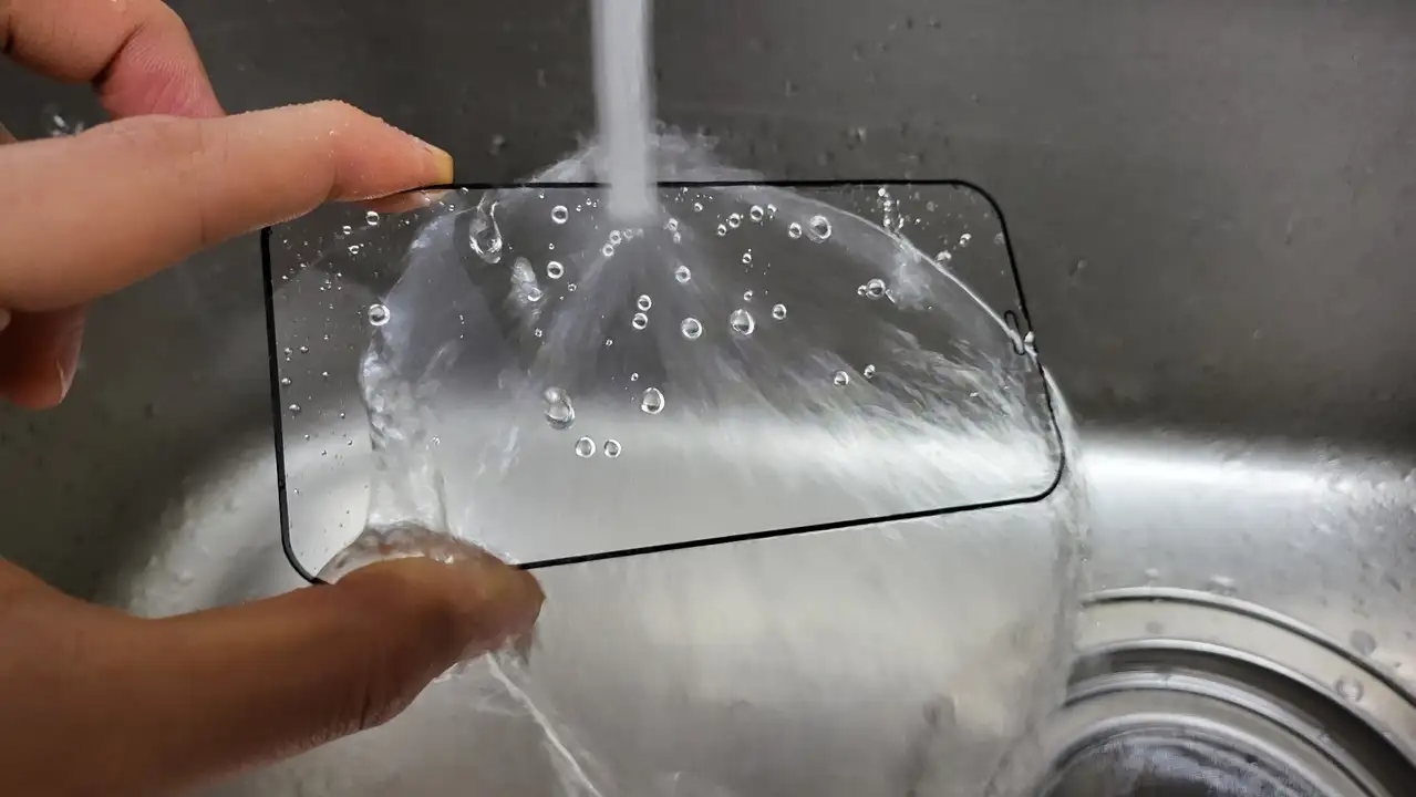 保護ガラス 水で丸洗い