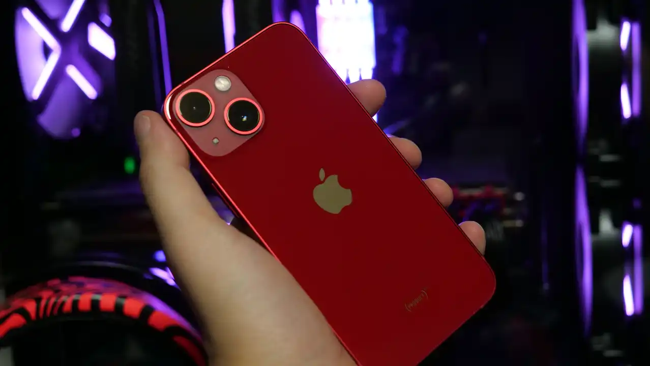 iPhone 14じゃなくてiPhone 13 miniを買うべき理由。(PRODUCT)REDが