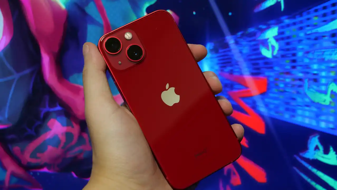 iPhone 14じゃなくてiPhone 13 miniを買うべき理由。(PRODUCT)REDが