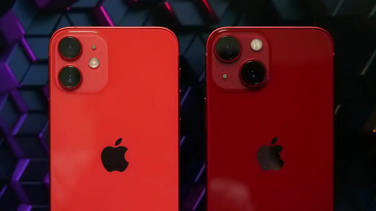 iPhone 14じゃなくてiPhone 13 miniを買うべき理由。(PRODUCT)REDが