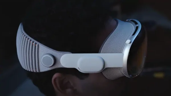 Apple VIsion Proを装着した状態 横