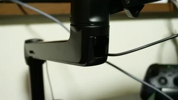 Amazonベーシック シングルモニターアーム レビュー ケーブルガイド