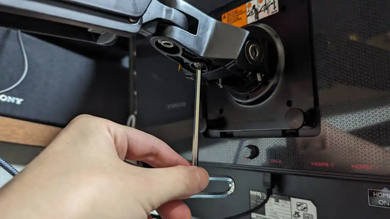 Amazonベーシック シングルモニターアーム 角度調整