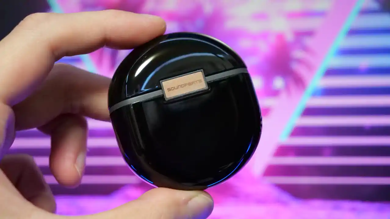 SOUNDPEATS Air4 Lite 充電ケースの背面