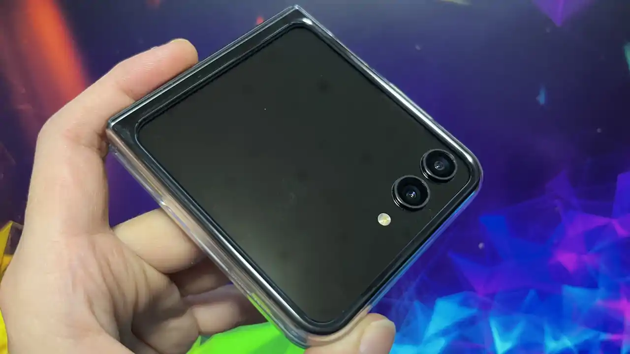 Galaxy Z Flip5 純正クリアケース Flipsuit Case レビュー