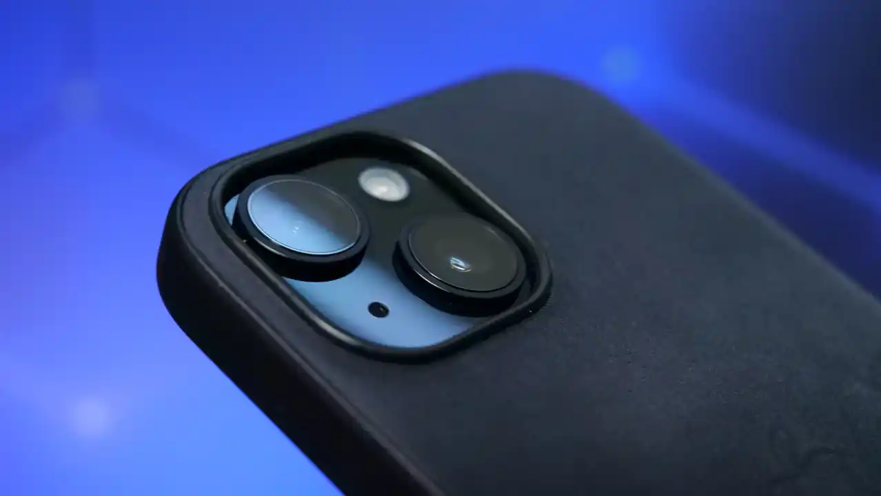 iPhone 15 ファインウーブンケース カメラのデザイン