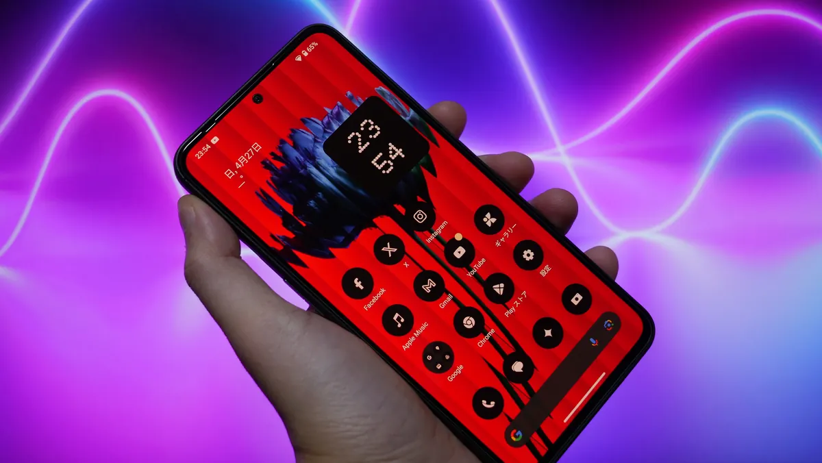 ガラスザムライを貼り付けたスマホ