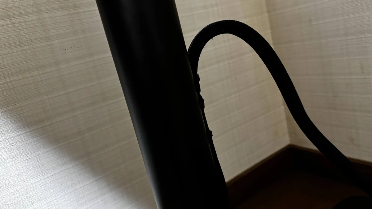 ラシカルデスク 付属のケーブルスリーブ