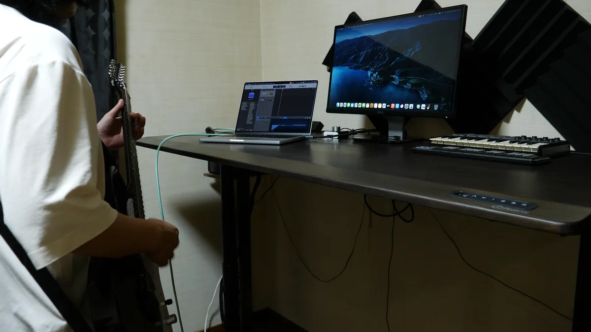 rasical desk ラシカルデスクはギターやベースを弾く人におすすめ