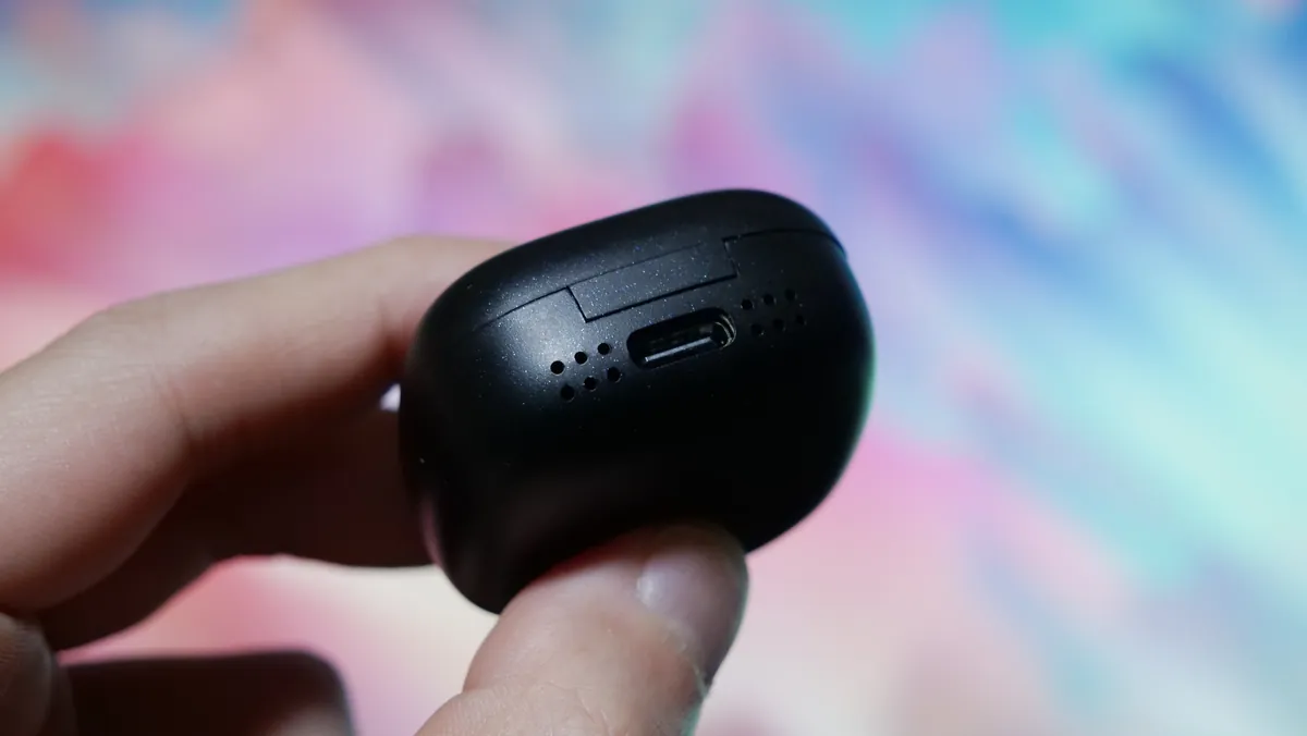 issin スマートリカバリーリング ケースの充電端子