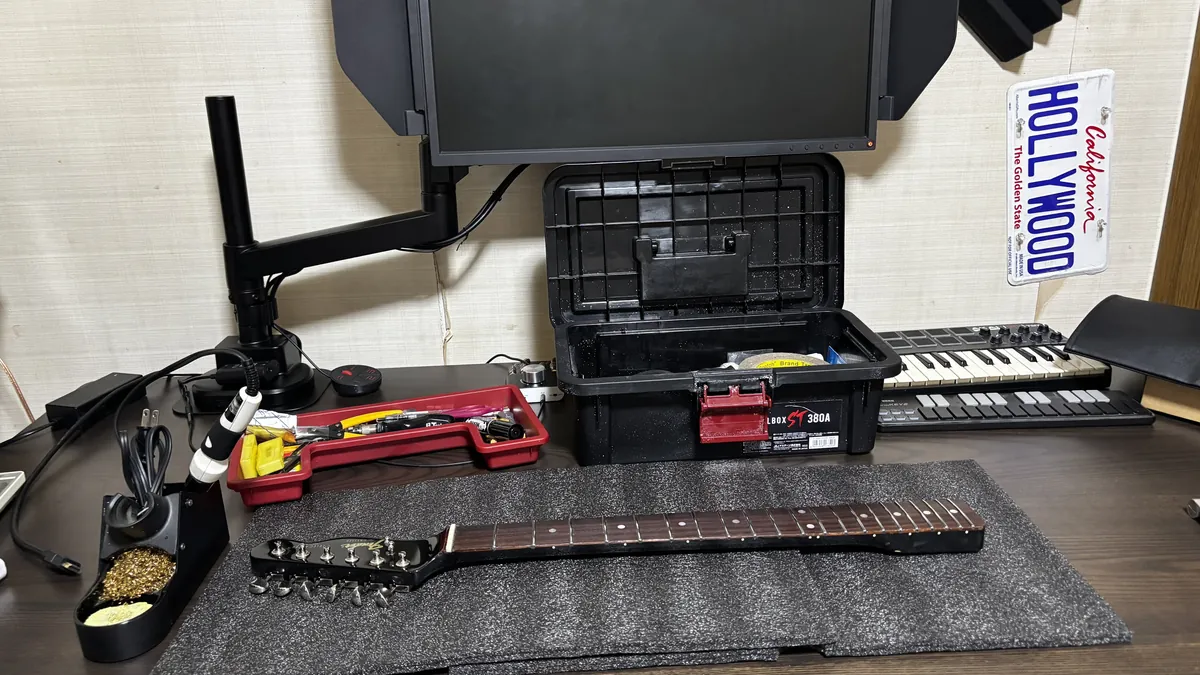 Rasical Monitor Arm ラシカルモニターアームを使用している状態