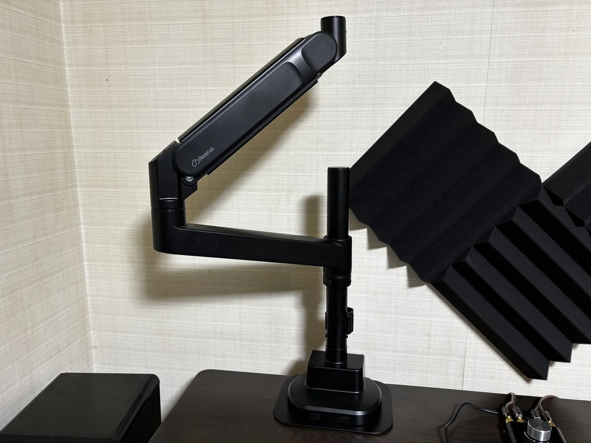 Rasical Monitor Arm ラシカルモニターアーム アームを取り付けた状態