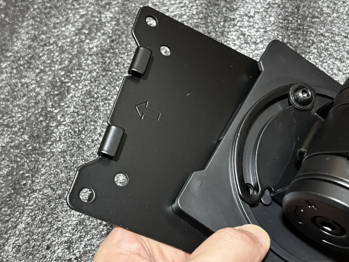 Rasical Monitor Arm ラシカルモニターアームのブラケットと固定プレート
