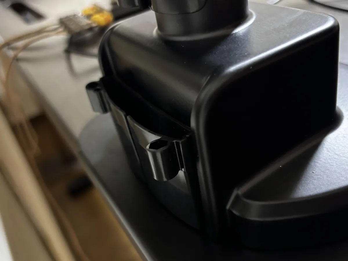 Rasical Monitor Arm ラシカルモニターアームのケーブルガイド