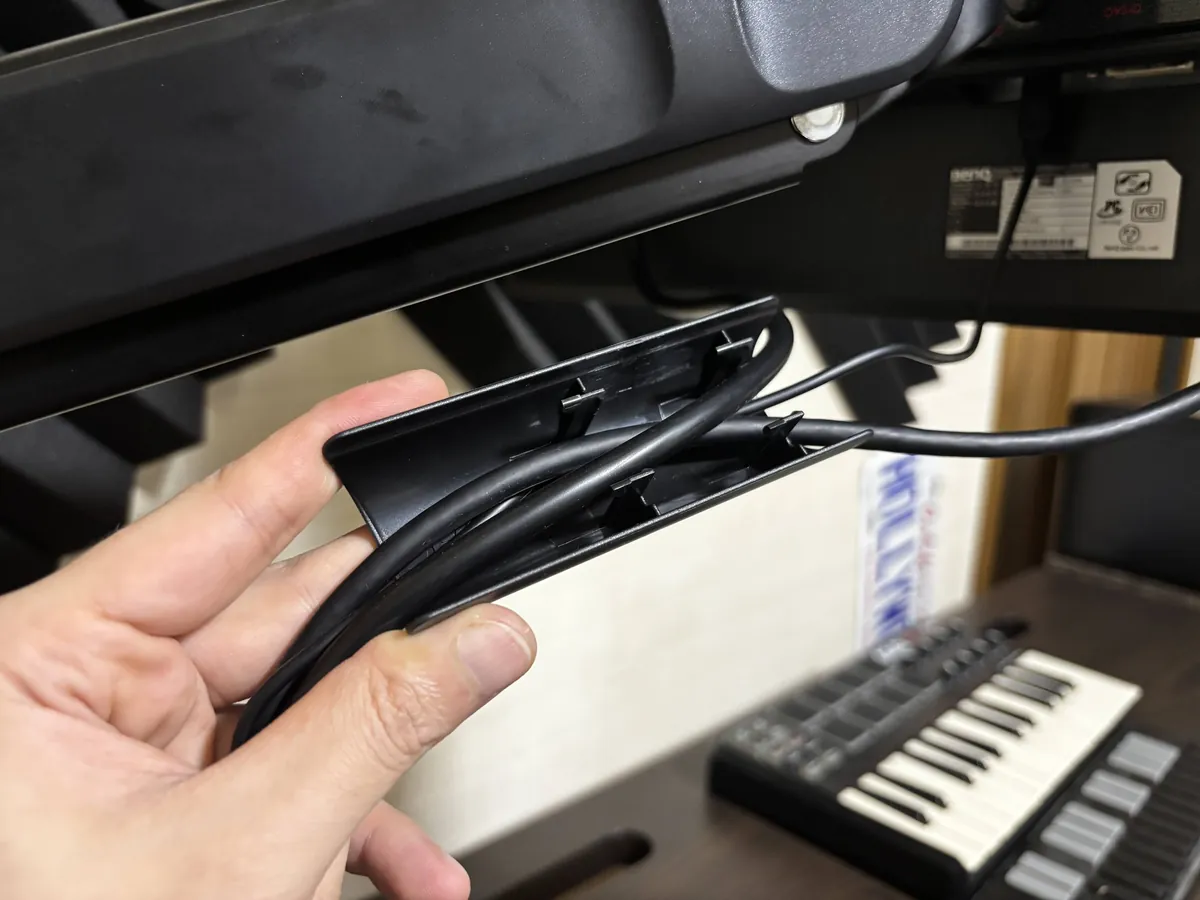 Rasical Monitor Arm ラシカルモニターアームのケーブルカバー
