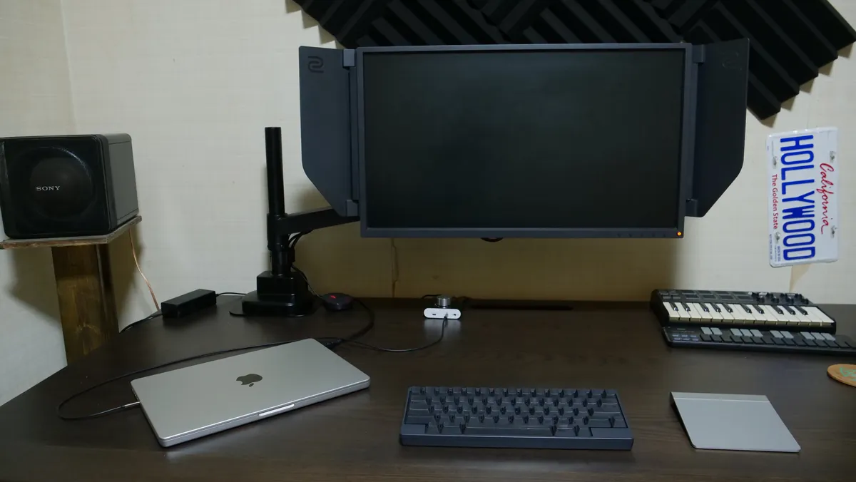 Rasical Monitor Arm ラシカルモニターアームを取り付けたラシカルデスク