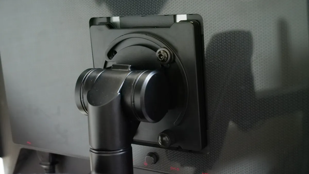 Rasical Monitor Arm ラシカルモニターアームのモニター固定部