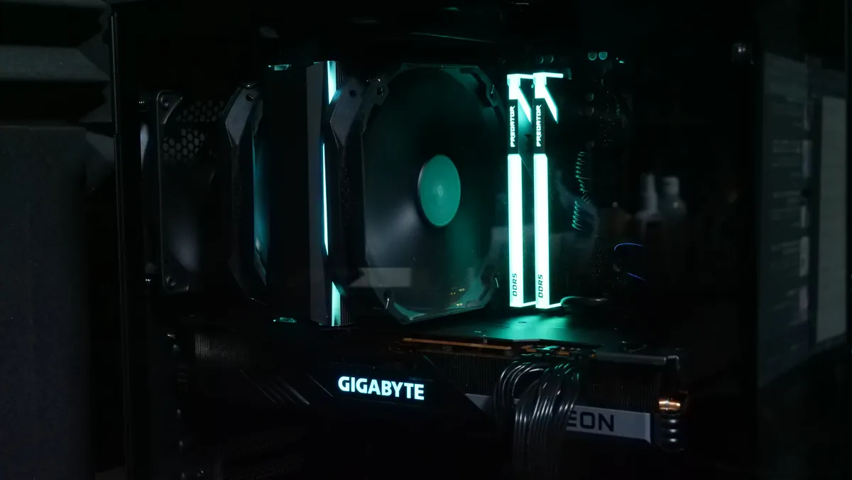 ギガバイトのマザーボードでLEDの色が違う時の対処方法