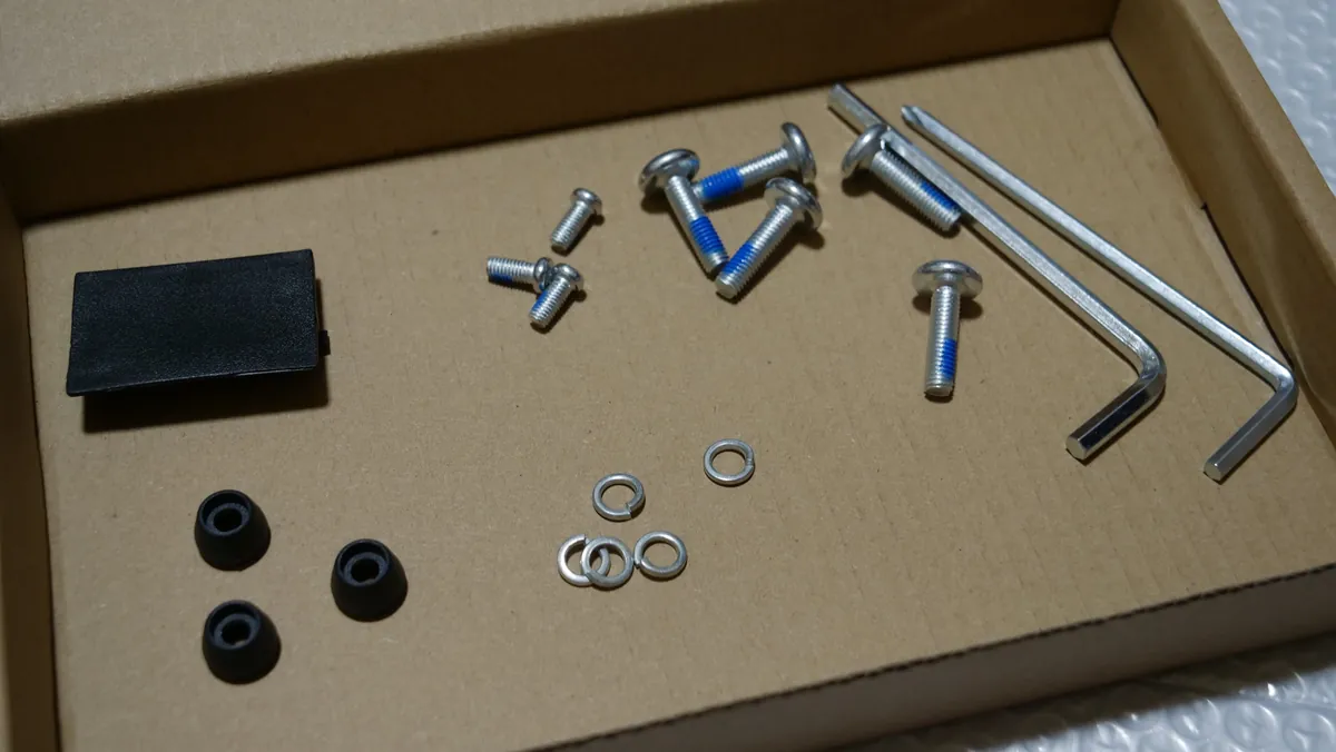 ラシカルチェアの組み立てで使用するネジ類